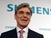 Siemens-Chef Joe Kaeser kann für das zweite Quartal mehr operativen Gewinn verkünden als erwartet. (Bild: KEYSTONE/EPA/RAINER JENSEN)