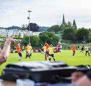 Die Tägerwiler Fussballer hoffen, bald auf sanierten Plätzen spielen zu dürfen. Im Bild das Grümpelturnier im Juni 2017. (Bild: Andrea Stalder)