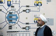 Präsident Hassan Rohani beim Besuch eines Kernkraftwerks nahe der iranischen Küstenstadt Buschehr. (Bild: M. Berno/AP (13. Januar 2015))