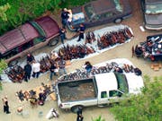 Die Polizei in Los Angeles hat am Mittwoch (Ortszeit) ein Mega-Waffenlager ausgehoben. (Bild: KEYSTONE/AP KCBS/KCAL-TV/KCBC/KCAL)