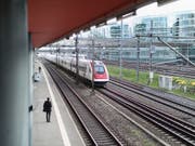 Der Personenverkehr auf den Schienen hat in den ersten drei Monaten des Jahres stark zugelegt: So viele Reisende, wie in diesem ersten Quartal unterwegs waren, werden üblicherweise erst im dritten Quartal erfasst. (Bild: KEYSTONE/GAETAN BALLY)