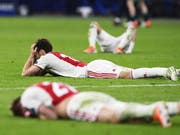 Aus dem Traum wurde ein Albtraum: Die Ajax-Spieler nach dem späten Gegentor (Bild: KEYSTONE/EPA ANP/OLAF KRAAK)
