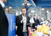 Stefan Hedlund an der Bande für den EV Zug – damit ist jetzt Schluss. (Bild: Stefan Kaiser, 29. Oktober 2017)