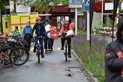 Sie trotzten zusammen mit 5000 Velofahrerinnen und Velofahrern der Regen und der Kälte beim Slow-up 2019. (Bild: Heini Schwendener)