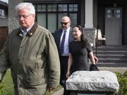 Die Finanzchefin von Huawei Meng Wanzhou am Mittwoch auf dem Weg zum Gericht in Kanada. (Bild: KEYSTONE/AP The Canadian Press/DARRYL DYCK)