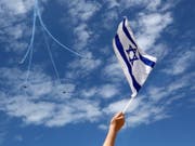 Israel feierte am Donnerstag zum 71. Mal seinen Unabhängigkeitstag. Traditionell werden dabei über vielen Städten Flugschauen abgehalten. (Bild: KEYSTONE/EPA/ABIR SULTAN)
