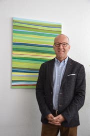 Vielfältig-bunt ist das Bild im Büro von Christoph Ackermann. Bunt und vielfältig ist seine neue Tätigkeit als Präsident des Verbandes der St. Galler Volksschulgemeinden. (Bild: Zita Meienhofer)