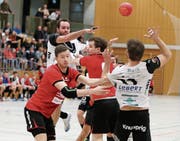 Die Kreuzlinger (weiss) und die Frauenfelder (rot) gehen unterschiedlich zielstrebig in die Aufstiegsspiele. (Bild: Mario Gaccioli, Frauenfeld, 10. Februar 2019)