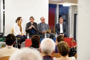 Anna Viola Bleichenbacher (von links), Paul Rechsteiner, Moderator Felix Gemperle und Guido Etterlin stellen sich Fragen aus dem Publikum. (Bild: Jolanda Riedener)