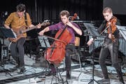 Die Ensembles Sargo und Nomads bei ihrem gemeinsamen Auftritt im Pool des Neubads. (Bild: Boris Bürgisser (Luzern, 8. Mai 2019))