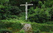 Das Kruzifix oberhalb des Kreuzstutz-Kreisels. (Archivbild: Boris Bürgisser)