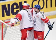 Ein Thema beim EV Zug: der tschechische Center Jan Kovar (rechts). (Bild: Fredrik Sandberg/AP (Stockholm, 7. Februar 2019))