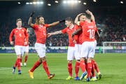 Die Schweizer Nati feiert den Sieg gegen Belgien in der Nations League im vergangenen November. (Bild: KEYSTONE/Ennio Leanza, 18. November 2018)