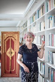 Schriftstellerin Margrit Schriber in ihrer Wohnung: «Das erste Exemplar meines ersten Buches habe ich auf den Flügel gelegt und dann den ganzen Tag angeschaut.» (Bild: Pius Amrein, Zofingen, 27. Mai 2019)