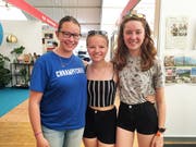 Melanie Gisler, Laura Wijngaard und Jana Achermann aus Buochs gehen noch zur Schule und wollen an der Iheimisch schauen, was für Betriebe es in der Region gibt. Für Laura ist klar: Sie will Lehrerin oder Journalistin werden. (Bild: Fabienne Mühlemann/Luzerner Zeitung, 1. Juni 2019)