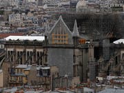 Der Alltag kehrt langsam ein in der Notre-Dame in Paris. Nächstes Wochenende soll die erste Messe seit dem Brand stattfinden. (Bild: KEYSTONE/AP/FRANCOIS MORI)