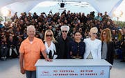 Staraufgebot in Cannes: Wo Regisseur Jim Jarmusch seinen neuen Film "The Dead Don't Die" vorstellte. Bill Murray, Chloe Sevigny, Jim Jarmusch, Selena Gomez, Tilda Swinton, Sara Driver.