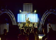 Am 21. Pfingstfest, organisiert von der Damenriege und dem Turnverein Bettwiesen, brachte DJ Schami brachte die Halle richtiggehend zum Kochen. (Bilder: Christoph Heer)