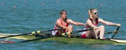 Sina Haefeli (links) und Nicole Schmid (Seeclub Stansstad) sicherten sich trotz enormer körperlicher Vorbelastung in vier Rennen drei Siege. (Bild: Ralf Blase, Sarnen, 8. und 9. Juni 2019)