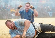 Geschafft: Joel Wicki jubelt nach seinem Schlussgangsieg gegen Sven Schurtenberger. (Bild: Sven Thomann/Freshfocus (Stoos, 10. Juni 2019))
