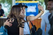 Der Moment will mit einem Selfie festgehalten sein. (Bild: Reto Martin)