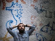 Er liebt die Musik, er lebt sie und leidet gleichzeitig darunter: Das Berner Singer-Songwriter-Talent ABU. (Bild: Keystone/ANTHONY ANEX)