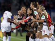 In Genf gibt es eine Fanzone für die Halbfinal- und Finalspiele der Frauenfussball-WM. Am Montag besiegte Kanada im französischen Montpellier Kamerun. (Bild: KEYSTONE/AP/CLAUDE PARIS)