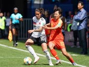 Ausfall auf unbestimmte Zeit: Spielmacherin Dszenifer Marozsan zog sich im WM-Auftaktspiel von Deutschland gegen China (1:0) einen Bruch des mittleren Zehs am linken Fuss zu (Bild: KEYSTONE/EPA/EDDY LEMAISTRE)