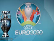 Die Europameisterschaft 2020 wird vom 12. Juni bis 12. Juli in zwölf verschiedenen Städten ausgetragen. Ab Mittwoch können bei der UEFA Tickets erworben werden (Bild: KEYSTONE/AP/MATTHIAS SCHRADER)