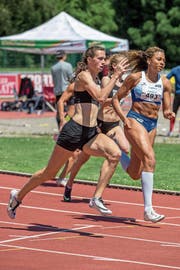 Die Formkurve von Silke Lemmens (in Schwarz) zeigt nach oben. (Bild: Hanspeter Roos (Zofingen, 8. Juni 2019))