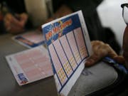 Bei der nächsten Ziehung warten 19 Millionen Franken im Jackpot. (Bild: Keystone/MONIKA FLUECKIGER)