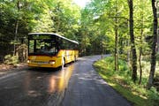 Ein Postauto unterwegs über die Panoramastrecke zwischen Giswil und Sörenberg. Auch auf der Passstrasse zwischen Entlebuch und Sarnen verkehrt es diesen Sommer wieder. (Bild: Nadia Schärli)