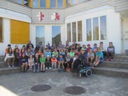 Schüler der 5. und 6. Klassen aus Amsteg, Bristen und Silenen bei der Schulverlegung in Einsiedeln. (Bild: PD)
