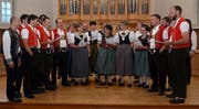 Das Bergbluemechörli Hemberg unter der Leitung von Rita Klaus sorgte in der vollbesetzten Kirche von Beginn weg für beste Stimmung. (Bild: Peter Jenni)