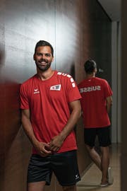 Blickt zuversichtlich auf die beiden EM-Qualifikationsspiele gegen Kroatien und gegen Serbien: Der Urner Nationalspieler Lukas von Deschwanden. (Bild: Roger Grütter (Zug, 11. Juni 2018))