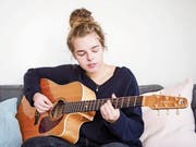 Sängerin Riana Steinmann lebt etwas ausserhalb von Appenzell. Sie sagt, dass ihre Musik keine Musik zum Party machen sei. (Bild: Sascha Erni)