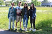Bekämpfen den Klimawandel: Anouk und Simon Walliser, Emma Rohn und Ariane Alig. (Bild: Markus Bösch)