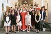 16 Jugendliche liessen sich am Pfingstmontag in Bauen firmen. (Bild: PD)