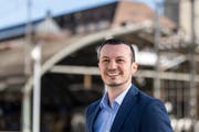 SP-Politiker Arber Bullakaj möchte in den Nationalrat – und setzt auf unkonventionelle Methoden. (Bild: Michel Canonica)