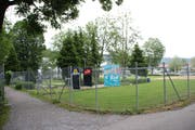 Das neue Bistro-Eingangs-Gebäude für die Badi und den Minigolf ist in diesem Teil der Anlage geplant. Die Minigolf-Anlage muss deshalb verschoben werden. (Bild: Martin Knoepfel)