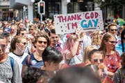Teilnehmer des Zürich-Pride-Festivals demonstrieren für mehr Toleranz. (Bild: Ennio Leanza/Keystone; 16. Juni 2018)