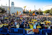 Demonstranten in Barcelona. (Bild: EPA/Enric Fontcuberta, 12. Juni 2019)