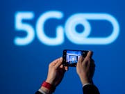 Der Verkauf der Lizenzen für den neuen Mobilfunkstandard 5G hat Millionenbeträge in viele Staatskassen gespült. (Bild: KEYSTONE/ENNIO LEANZA)