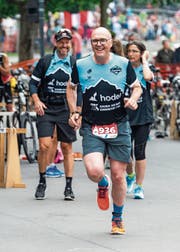 Lächeln trotz körperlicher Strapazen: Auch CVP-Regierungsrat Martin Pfister wird am Wochenende die Laufschuhe schnüren. (Bild: PD)