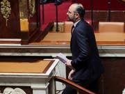 Klimapolitik im Zentrum: Der französische Premierminister Edouard Philippe bei seiner Regierungserklärung vor der Nationalversammlung in Paris. (Bild: KEYSTONE/EPA/CHRISTOPHE PETIT TESSON)