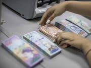 Mega-Inflation: Venezuela muss binnen Jahresfrist schon wieder neue Geldscheine in den Umlauf bringen. (Bild: KEYSTONE/EPA EFE/MIGUEL GUTIERREZ)