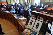 Kein Sport, sondern Klimapolitik: das Resultat aus Sicht von SP und Grünen – mit sechs Goals für das Klima, aber auch acht «Gegentreffern». (Bild: Regina Kühne)