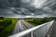 So richtig ist der Hochsommer bisher bei uns nicht ausgebrochen. Immer auf einige sonnige und heisse Tage folgen wieder Regengüsse und Temperaturstürze. Allerdings liefert diese Wetterlage dank rasch wechselnder Wolkenbilder immer wieder aufs Neue spannende Motive für Leserfotografen. (Leserbild: Marc Bollhalder - 7. Juni 2019)