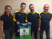 Von links: ESC-Sportchefin Heidi Gisler, Spieler Samuel Baumann, Trainer Antonio De Oliviera und Coach Andreas Walker. (Bild: PD)