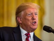 US-Präsident Donald Trump würde nach eigenem Bekunden im Wahlkampf Informationen von anderen Staaten über seine Rivalen annehmen. (Bild: KEYSTONE/EPA/ZACH GIBSON)